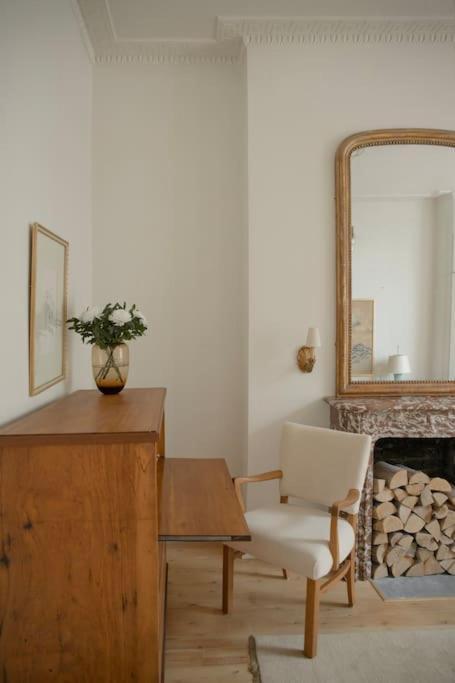 Apartment Chic In Londons Core *