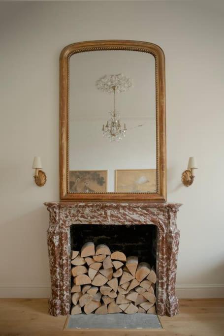 Chic In Londons Core Apartment London