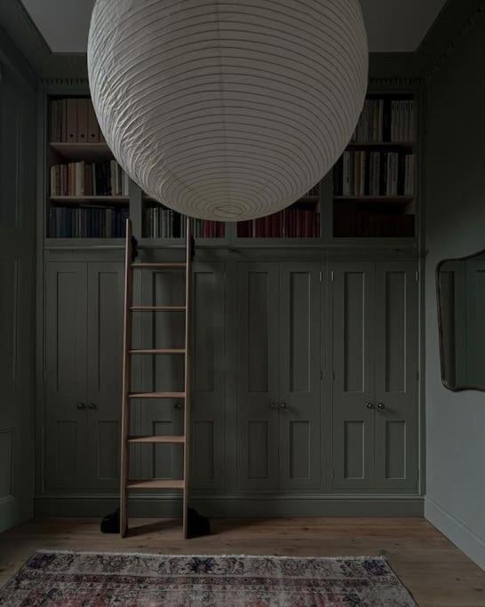 Apartment Chic In Londons Core