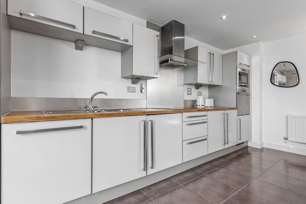 Lovely & Cosy 2 Beds Skyline View Appartement *