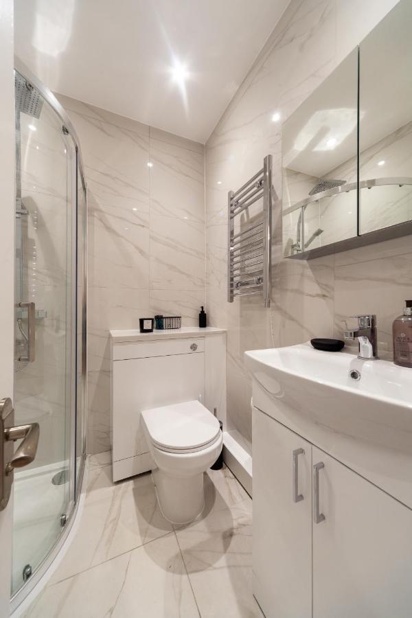 Kensington Luxury Flat With Patio * Londra