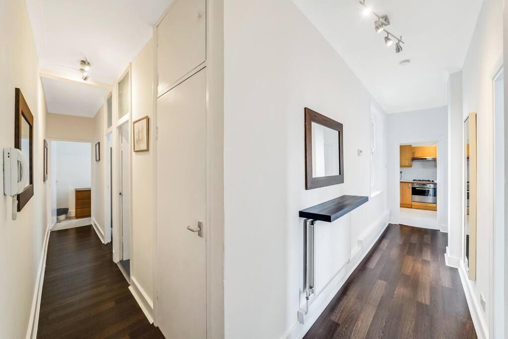 Modern 3 Bedroom Flat Near Camden Town Lägenhet London