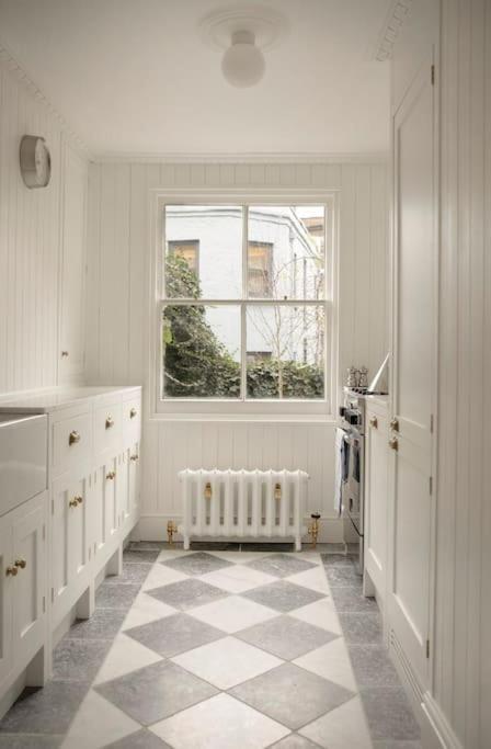 Chic In Londons Core Apartment London