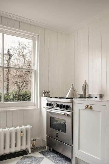 Apartment Chic In Londons Core