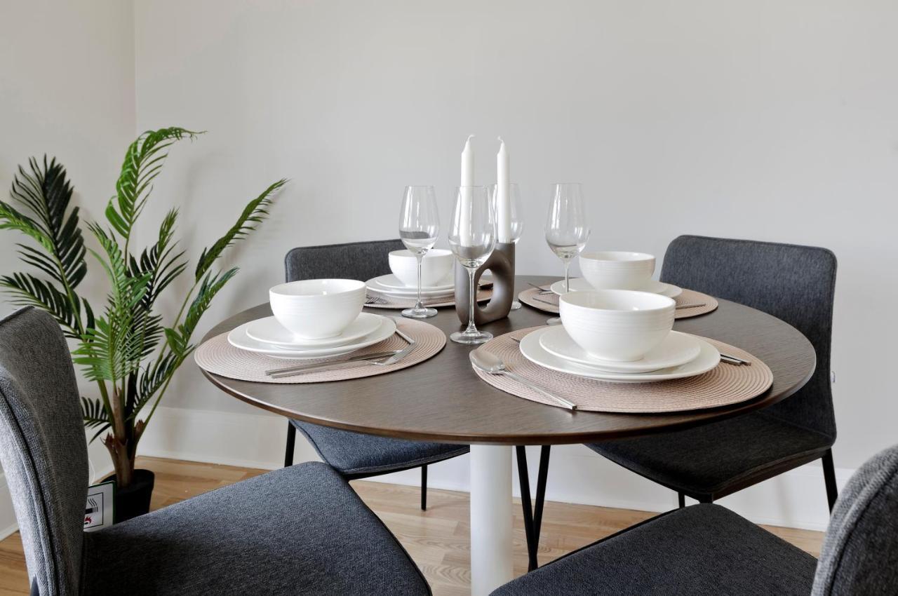 Fabulous Three Bedroom Flat Near Marylebone By Underthedoormat Apartment