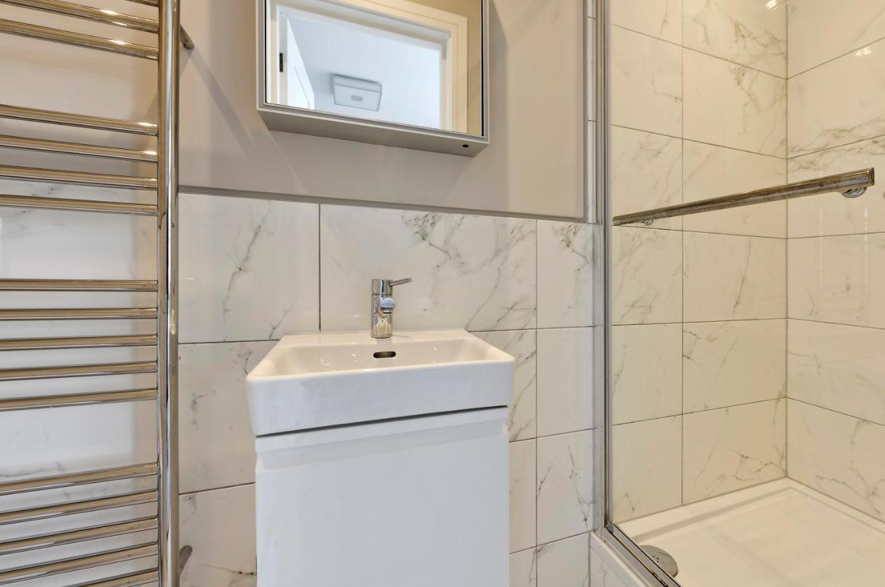 Fabulous Three Bedroom Flat Near Marylebone By Underthedoormat