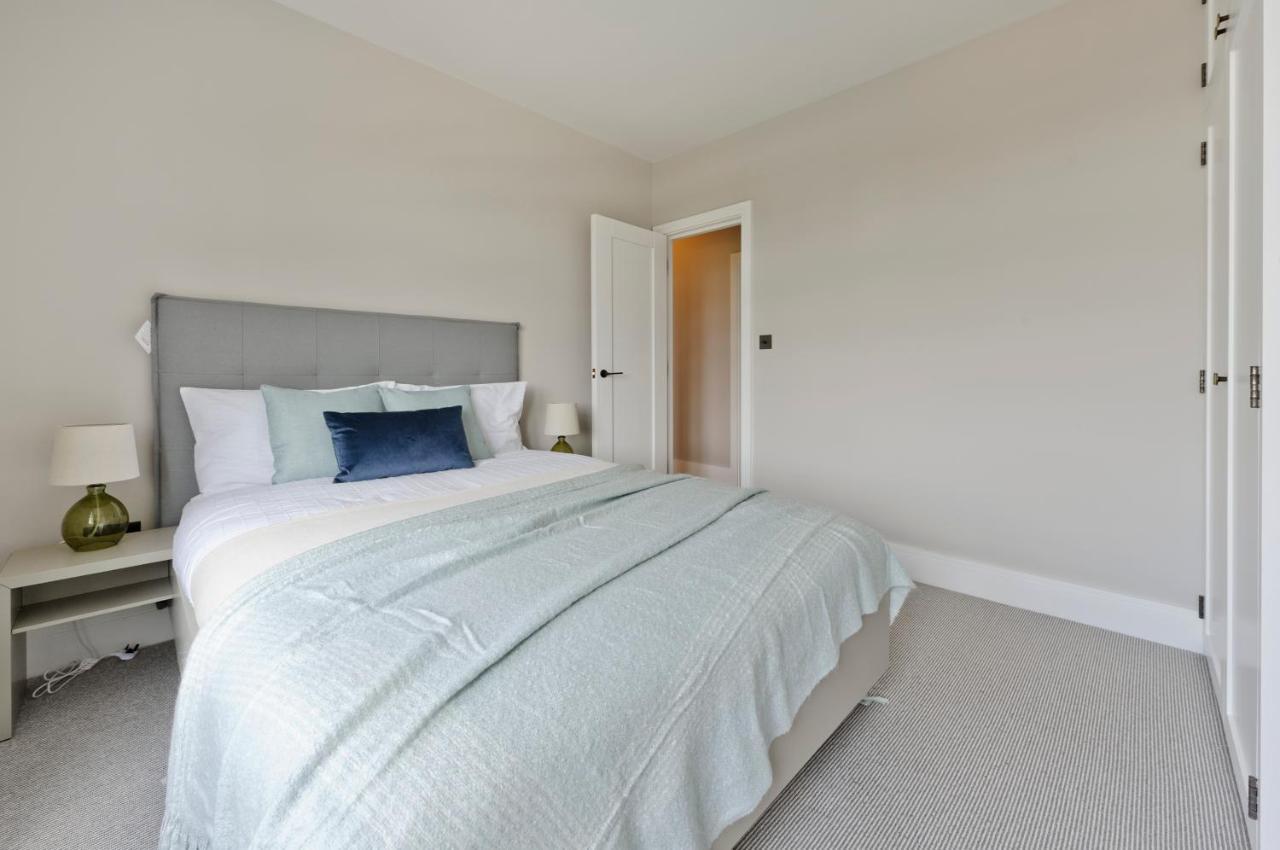 Fabulous Three Bedroom Flat Near Marylebone By Underthedoormat London
