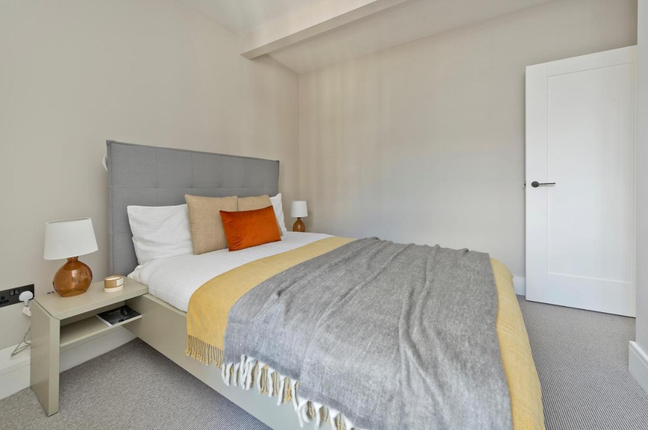 Fabulous Three Bedroom Flat Near Marylebone By Underthedoormat Lejlighed London