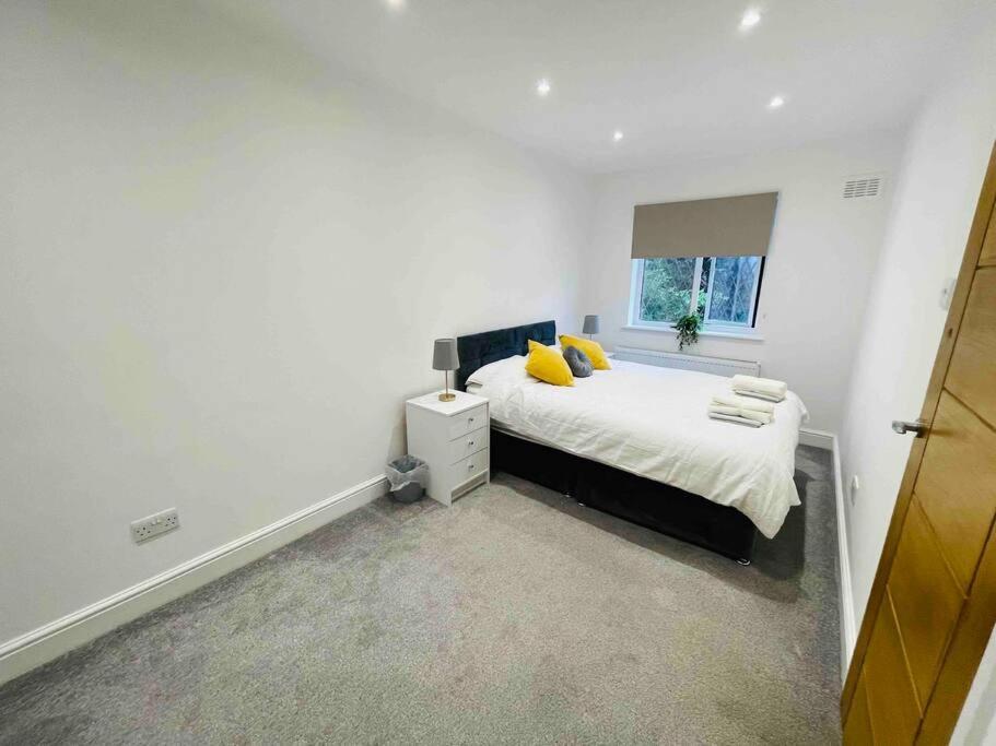 Casa vacanze Modern Cosy House /free Parking For Two Cars/ 3 Minutes Walk To The Underground Londra