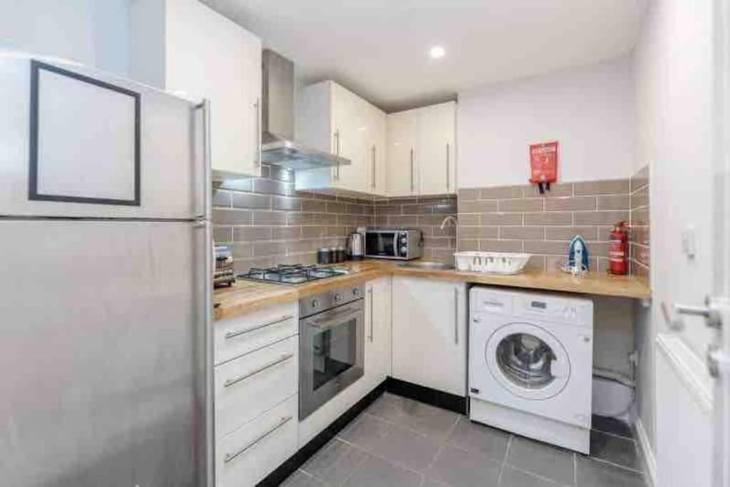 Smart Choice 3 Bedrooms Apartment London