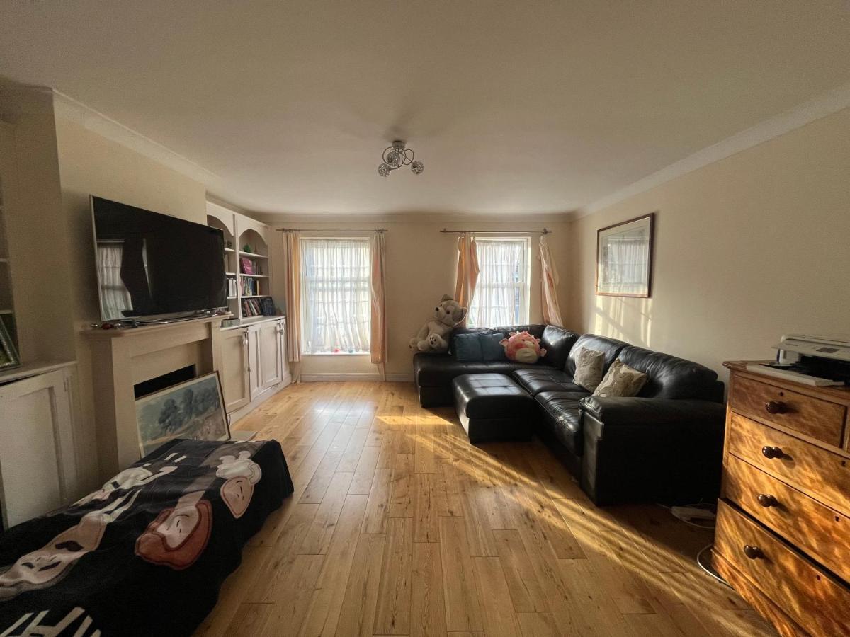 Close To Wimbledon Tennis * London