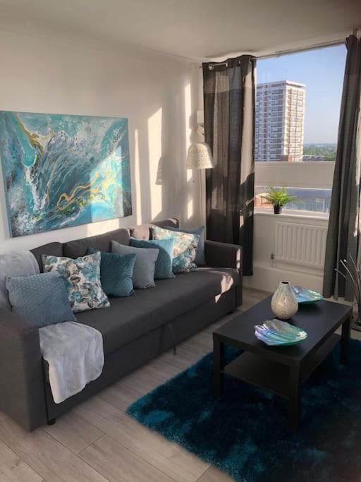 Stylish And Modern By Hyde Park