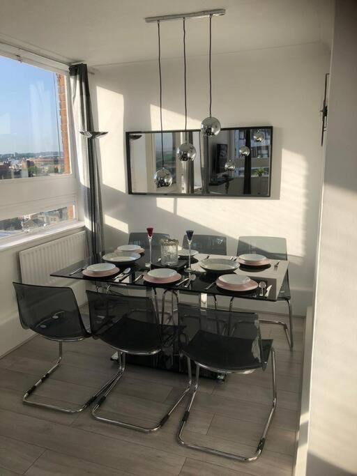 Stylish And Modern By Hyde Park London