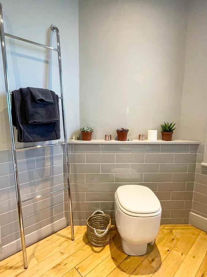 In Chiswick Homefields Apartment *