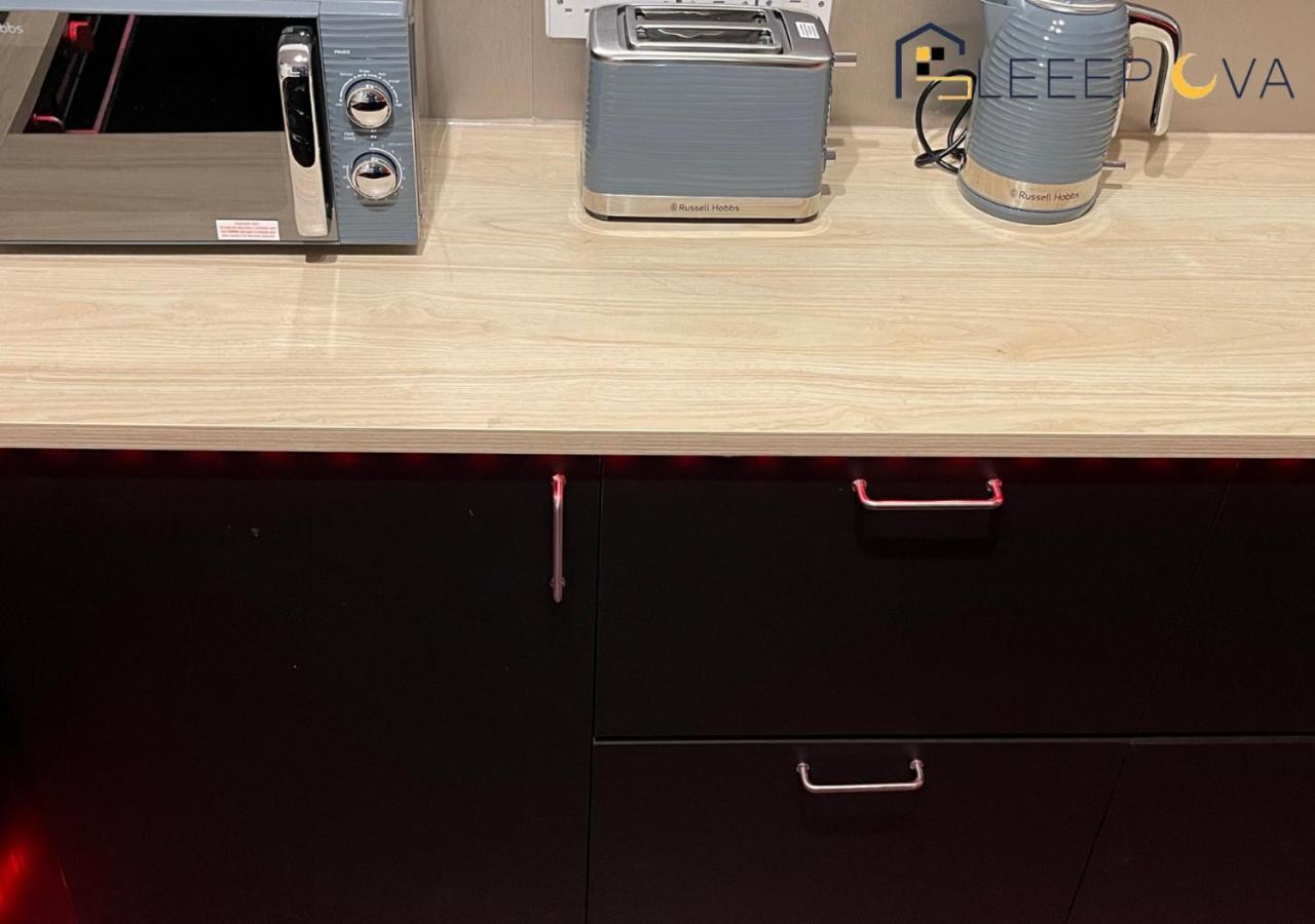 Lejlighed Premium Offers L Last-Minute Escape L Luxury & Spacious 2 Bedroom Flat Families Business Relocation Sleepova Short Lets & Serviced Accommodation *