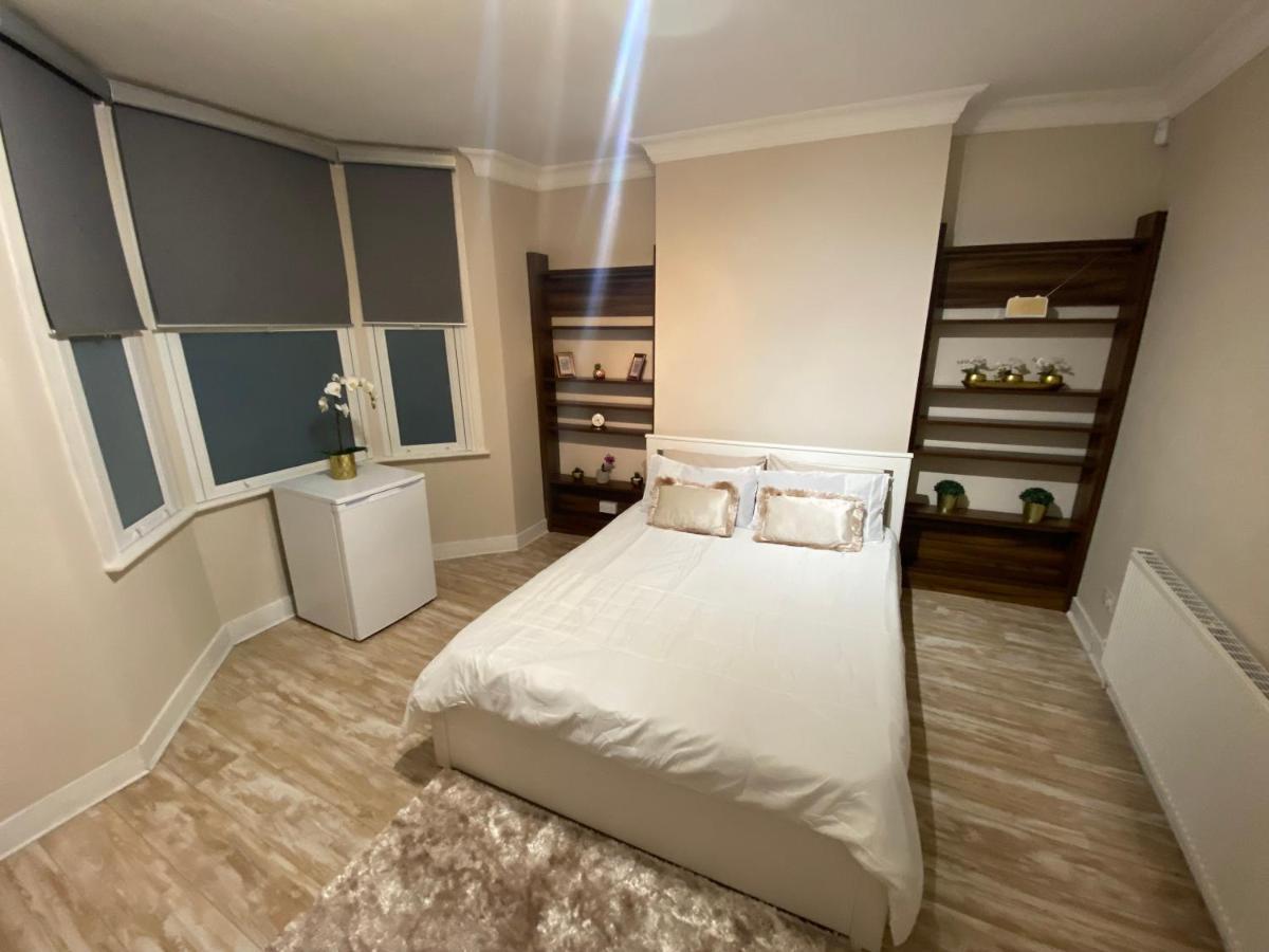 Homestay Private In Excellent Family House ,zone 2 London