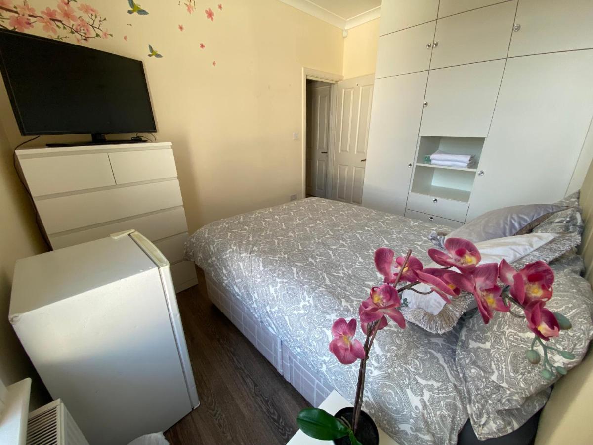 Private In Excellent Family House ,zone 2 Alloggio in famiglia *