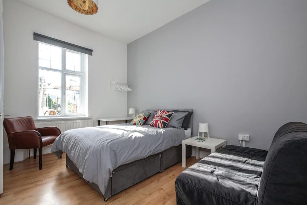 Large Modern Spacious House 6 Bedrooms 5 Bathrooms Feriehus