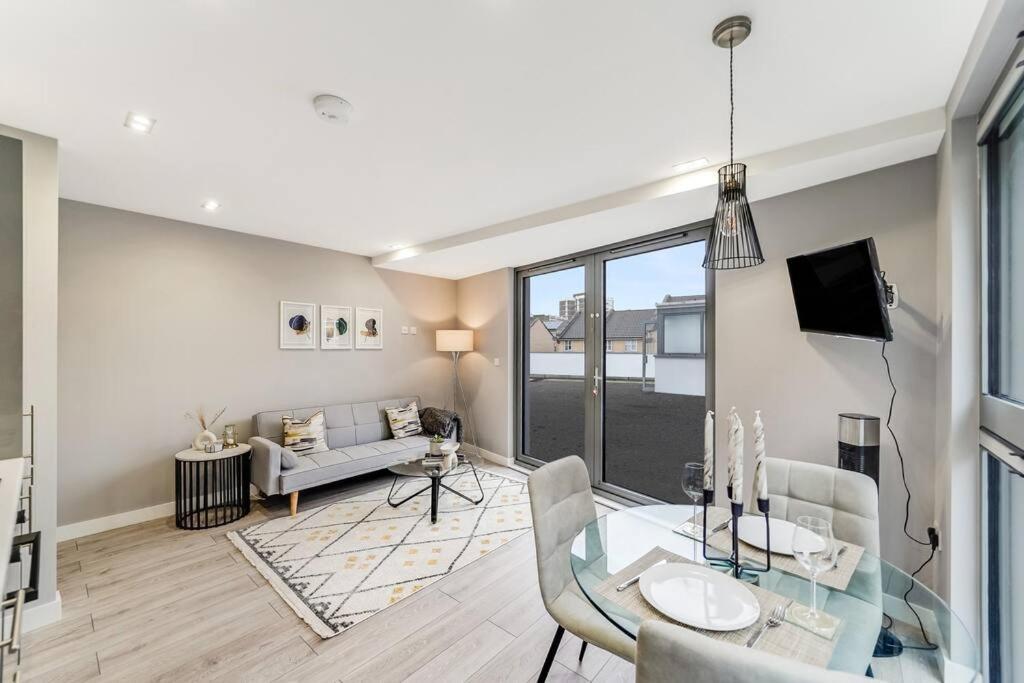 Modern 1 Bed Apt By Old Street / Shoreditch Lejlighed