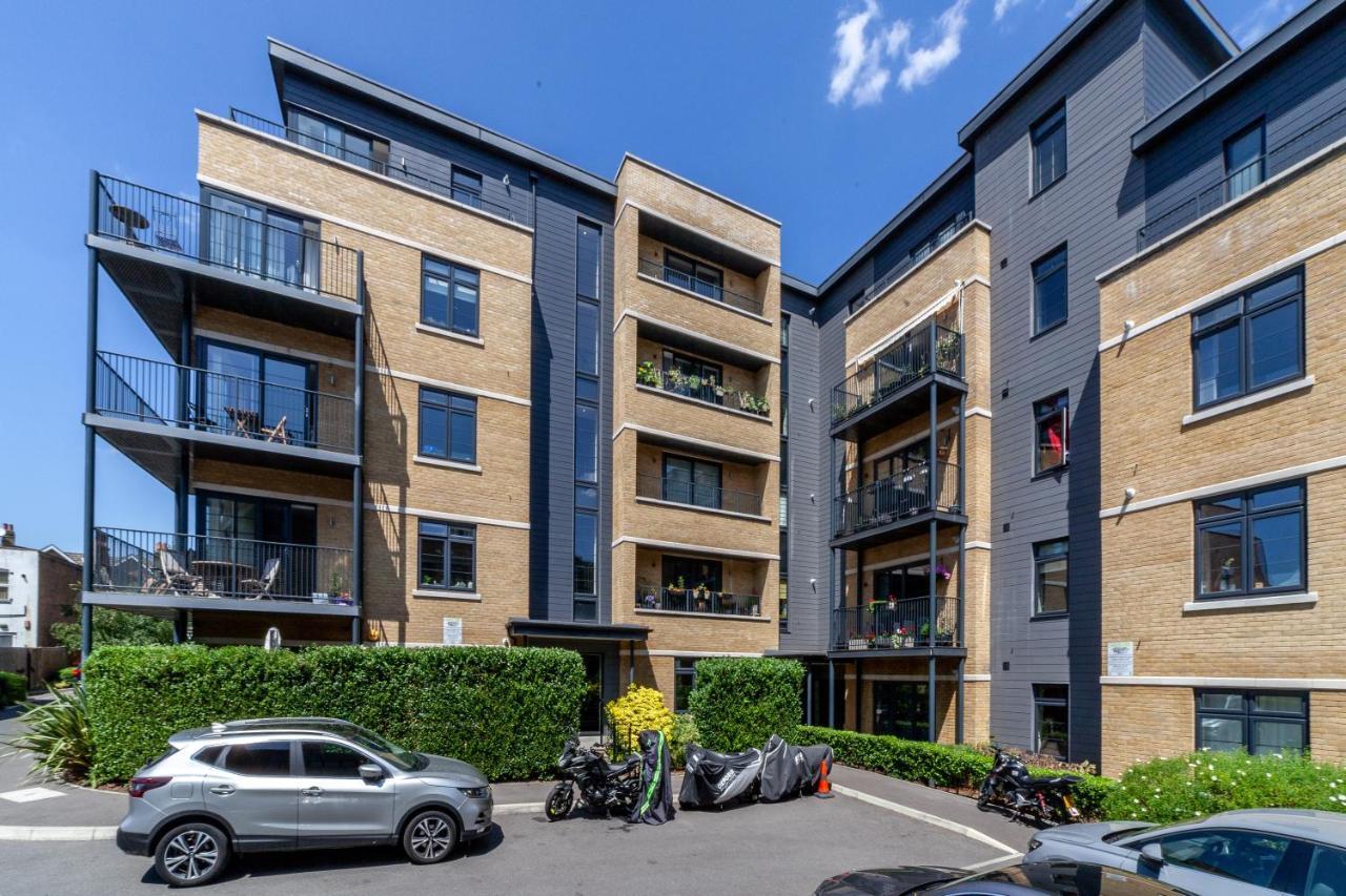 The Isleworth Collection * Londra