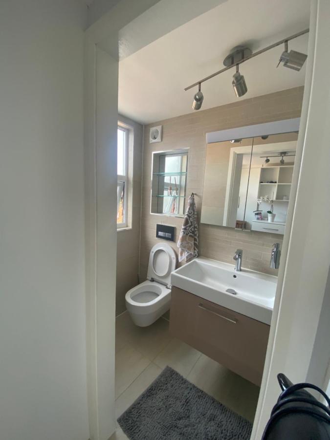Private In Excellent Family House ,zone 2 Alloggio in famiglia Londra