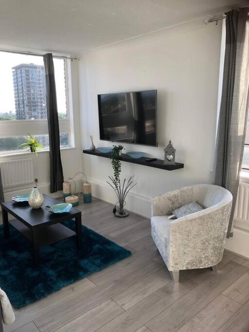 Stylish And Modern By Hyde Park London