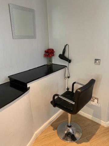 - Entire Lower Ground Floor - Only 7 Mins Walk Kings Cross St Pancras Station Appartement Londen