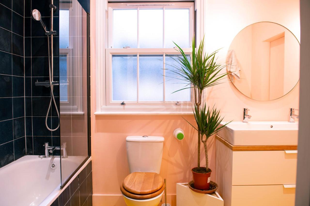 Vakantiehuis Stunning 3-bedroom Townhouse In Superb Location Londen