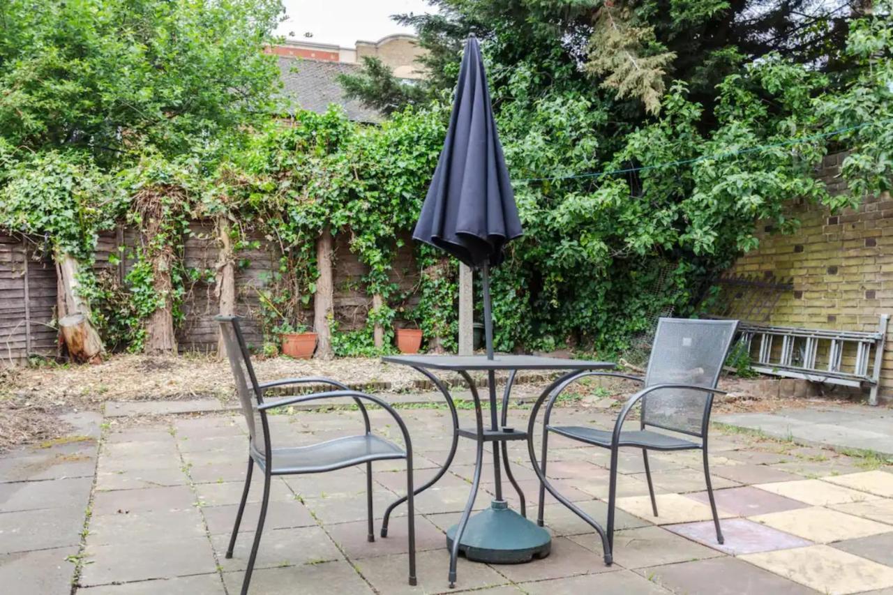 Homely 3 Bedroom House With A Garden Feriehus