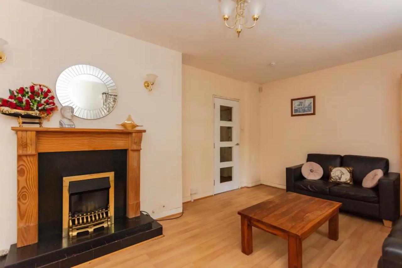 Homely 3 Bedroom House With A Garden Feriehus
