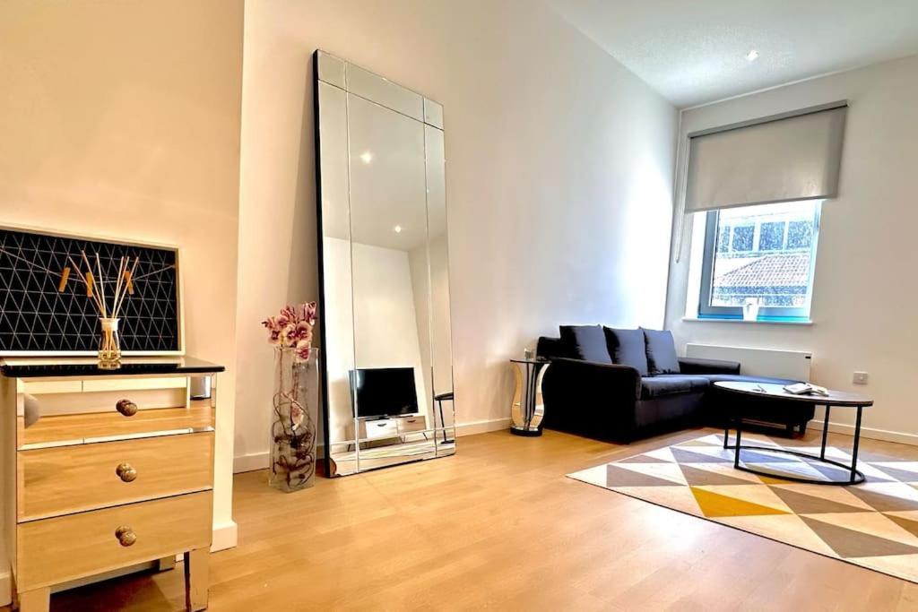 Spacious Flat, Fast Wifi, Free Parking Lägenhet