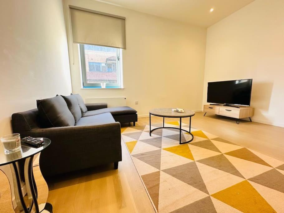 Spacious Flat, Fast Wifi, Free Parking Lägenhet