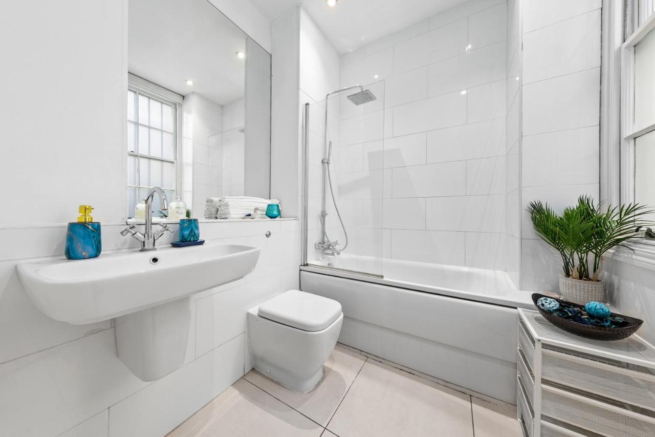 Lägenhet 3-bedroom Flat In Sleeps 14 Hy1 London