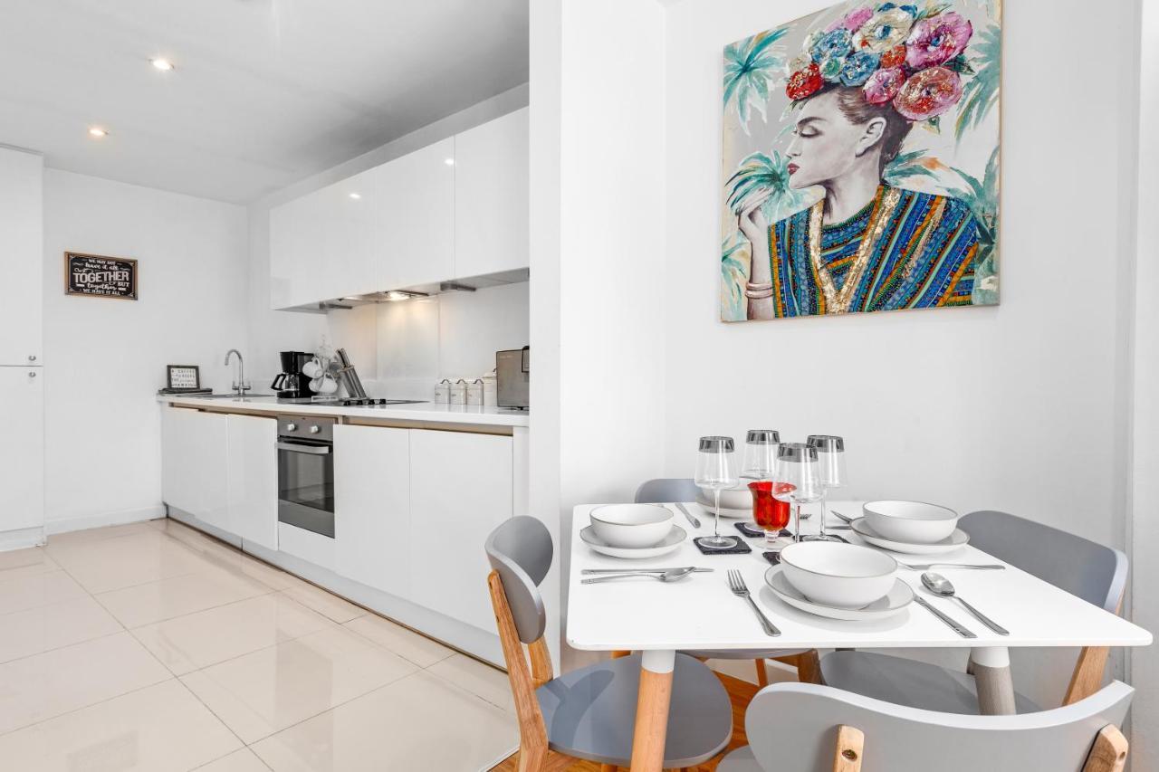 Appartement 3-bedroom Flat In Sleeps 14 Hy1