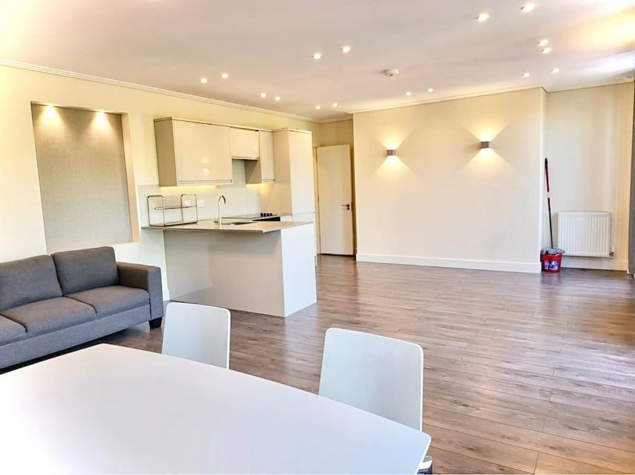 Appartement Luxuries 2 Bed Flat In Canary Wharf Londen