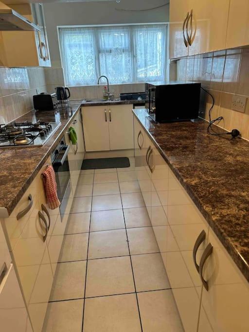 Apartment Gorgeous 5 Bedroom House London