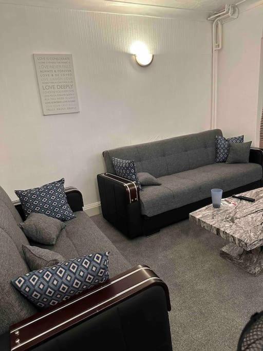 Apartment Gorgeous 5 Bedroom House *