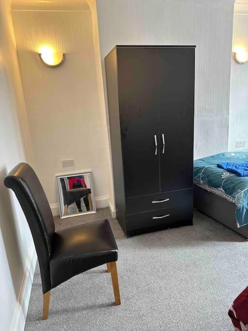 Gorgeous 5 Bedroom House Apartment *