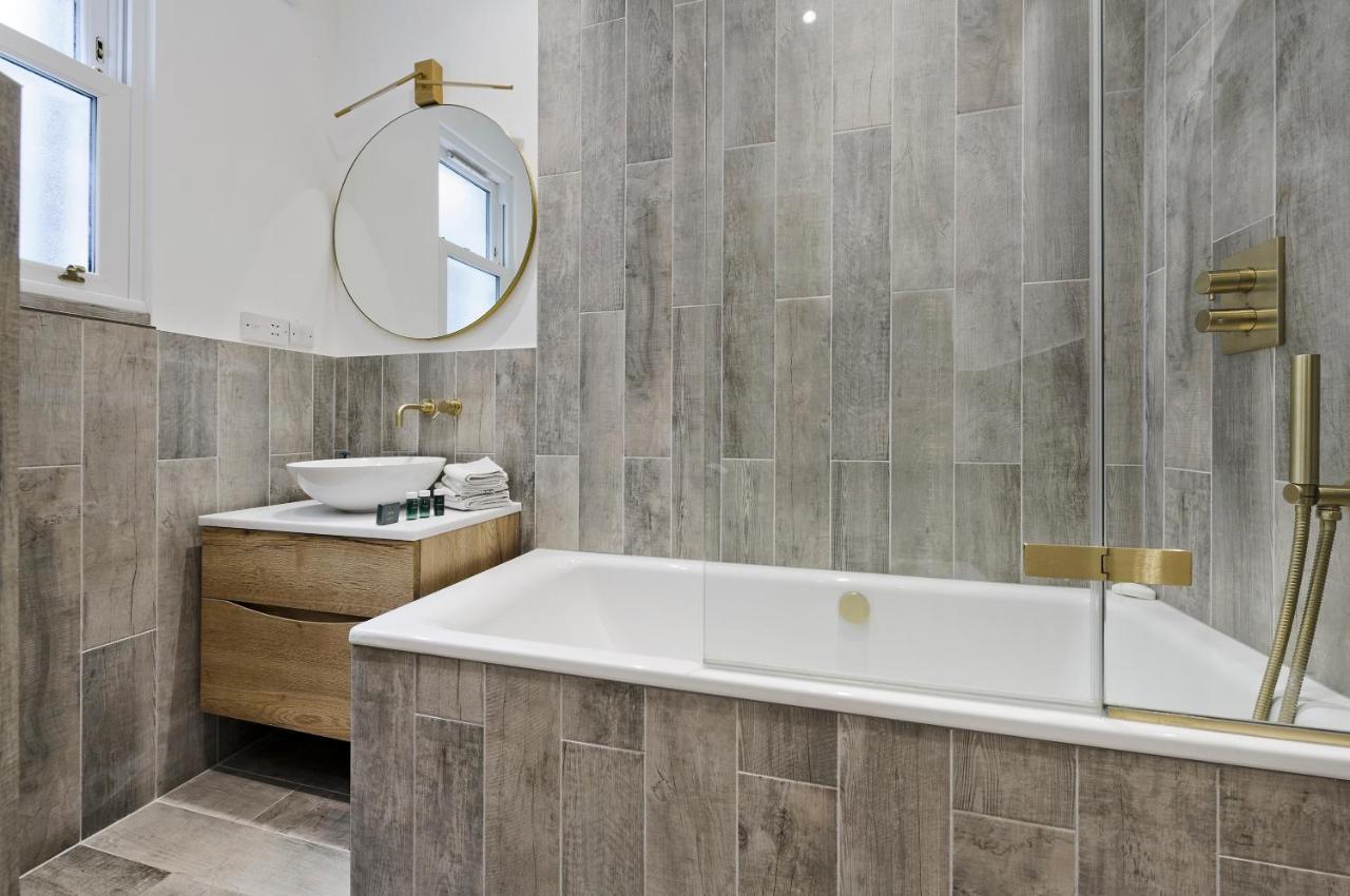 Apartment Beautiful Battersea By Clapham Junction By Underthedoormat *