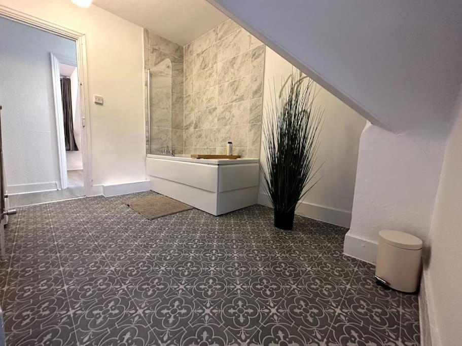 Appartement Spectacular 2 Bedroom On Tower Bridge Londen