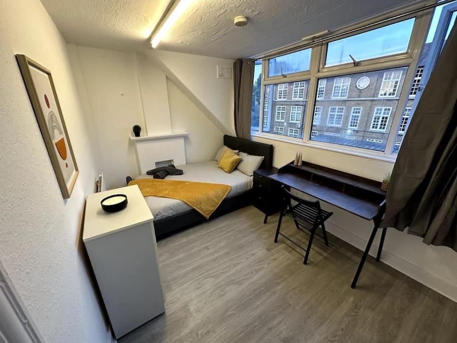 Spectacular 2 Bedroom On Tower Bridge * Londen