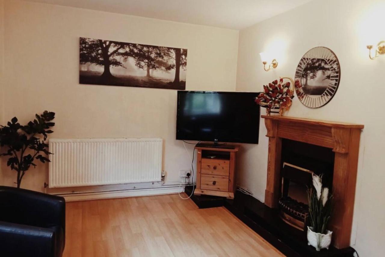 Homely 3 Bedroom House With A Garden Feriehus London