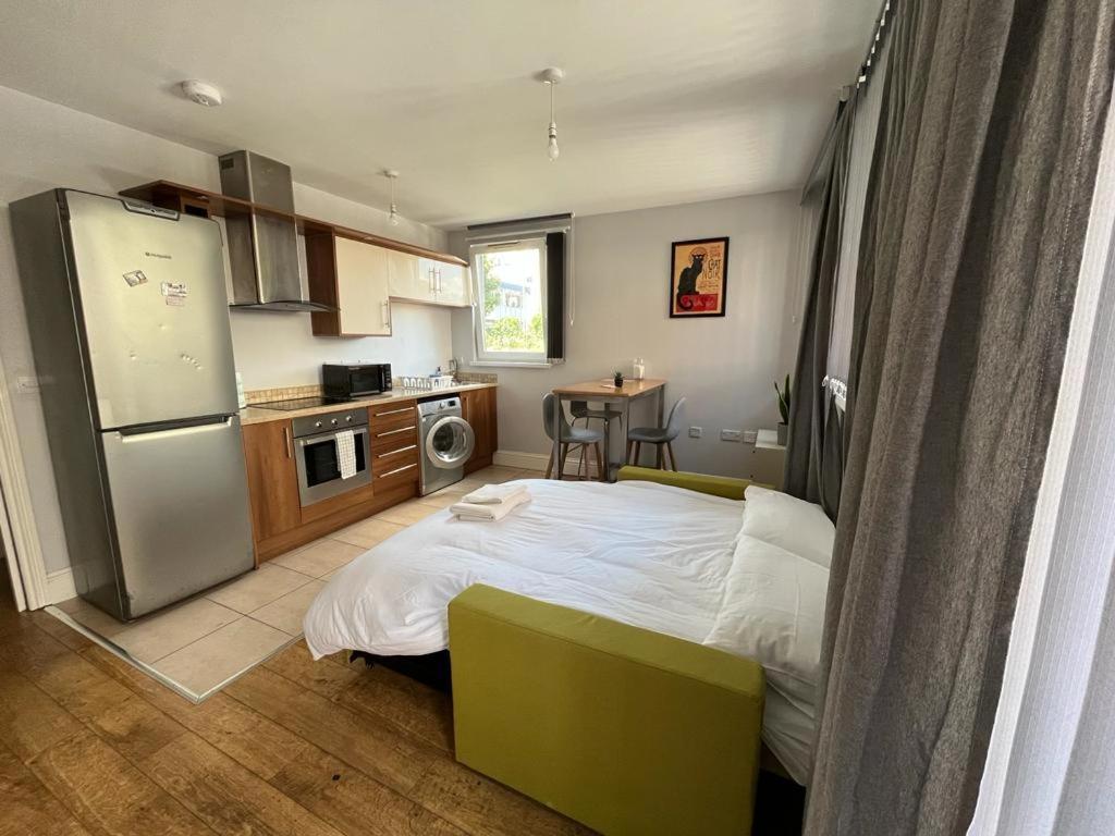 Modern Flat Near Transports Apartment *