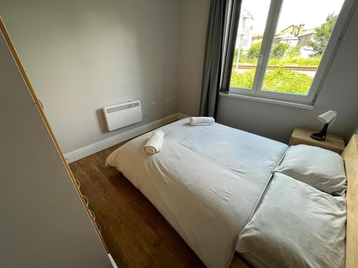 Modern Flat Near Transports * London
