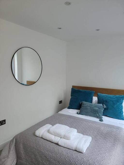 2br Flat In Wandsworth Sleep 10 W10 London