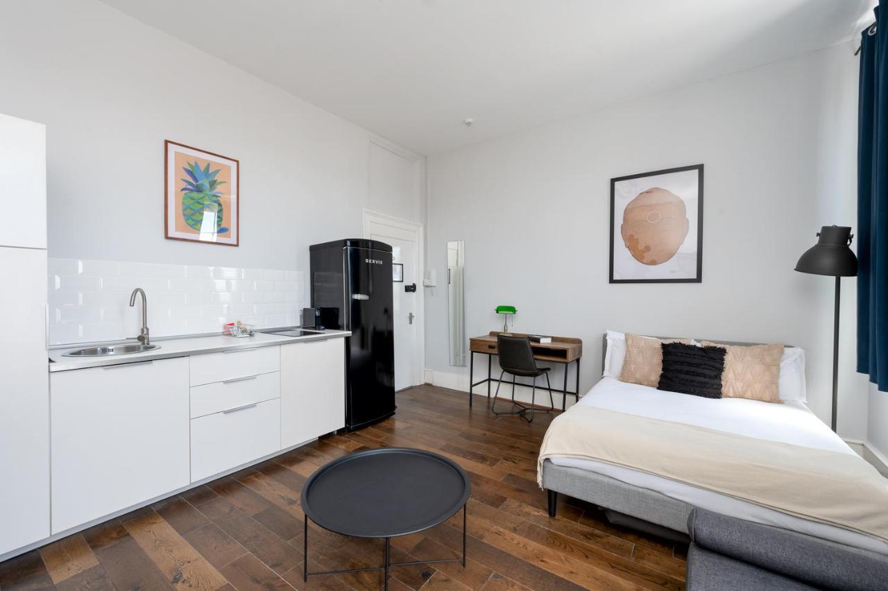 Apartment D8 House *