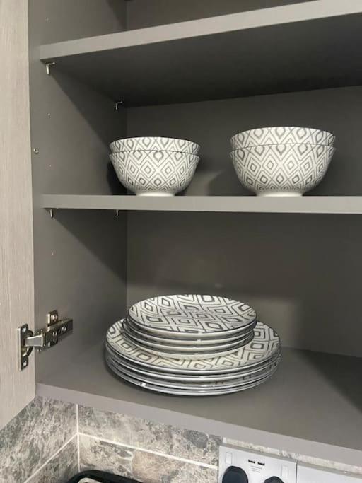 2 Bedroom Flat In Apartment *
