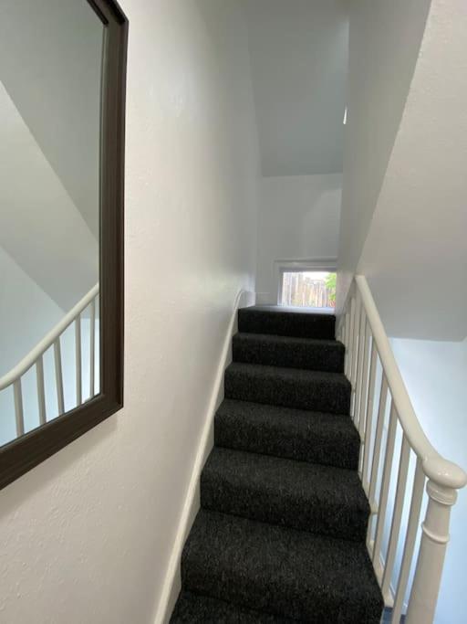 Apartment 2 Bedroom Flat In London