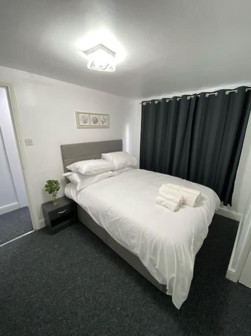 2 Bedroom Flat In Apartment