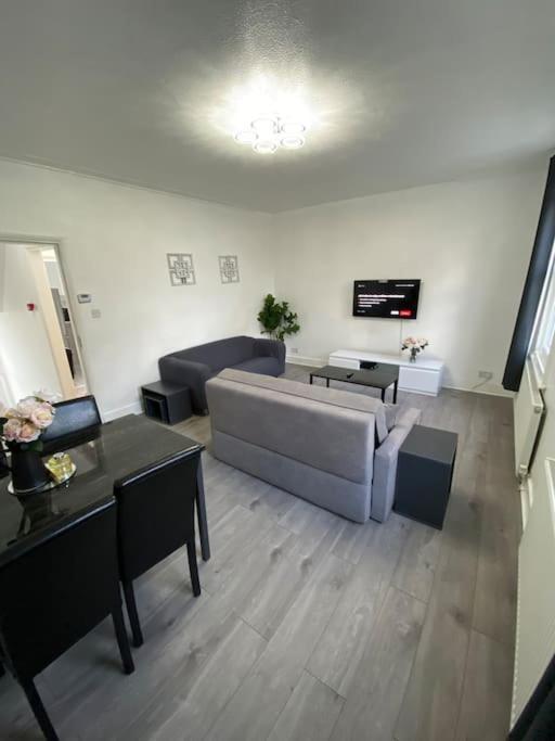 Apartment 2 Bedroom Flat In